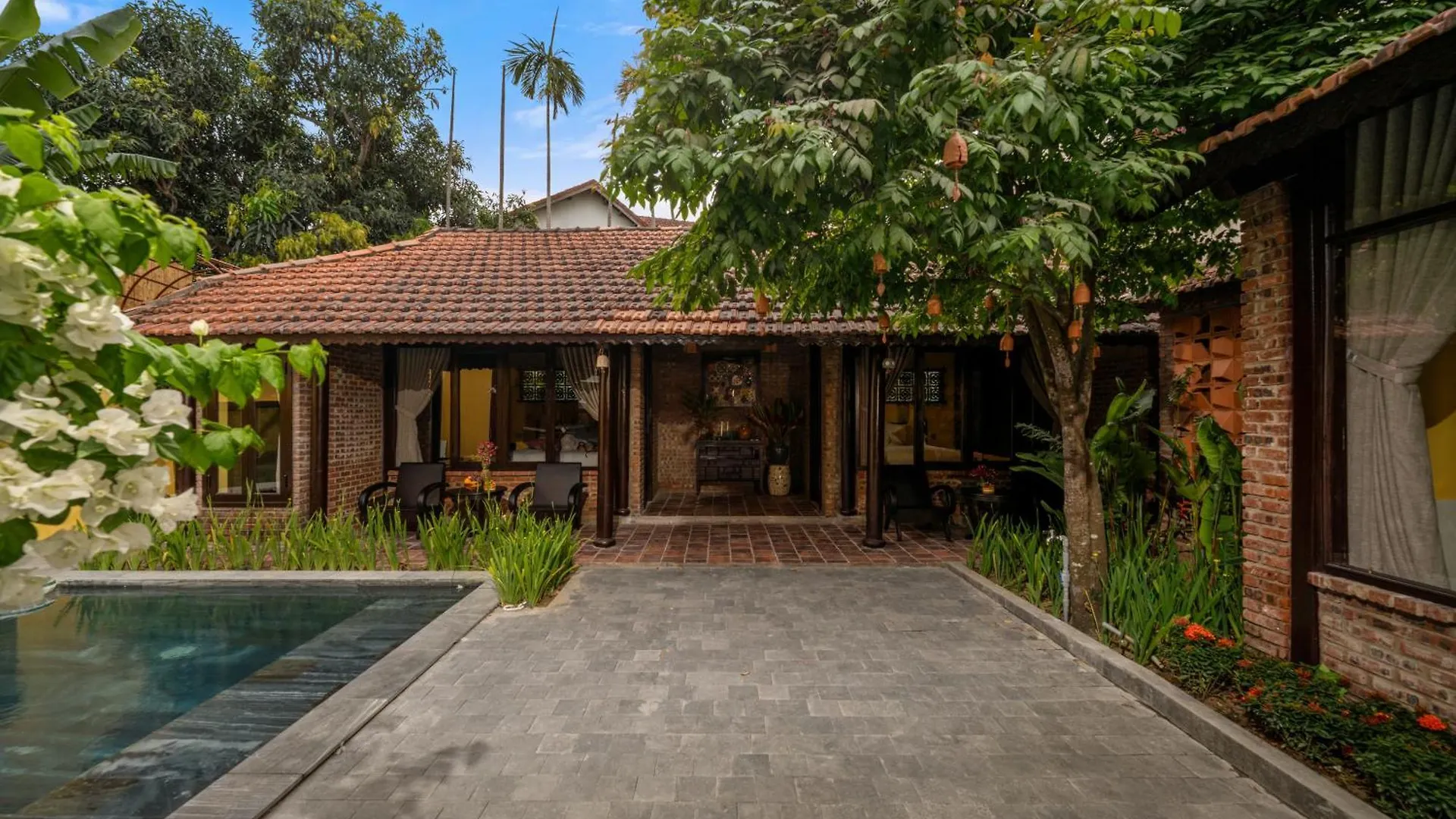 Demin Villa Hoi An - Pool And Bbq Garden