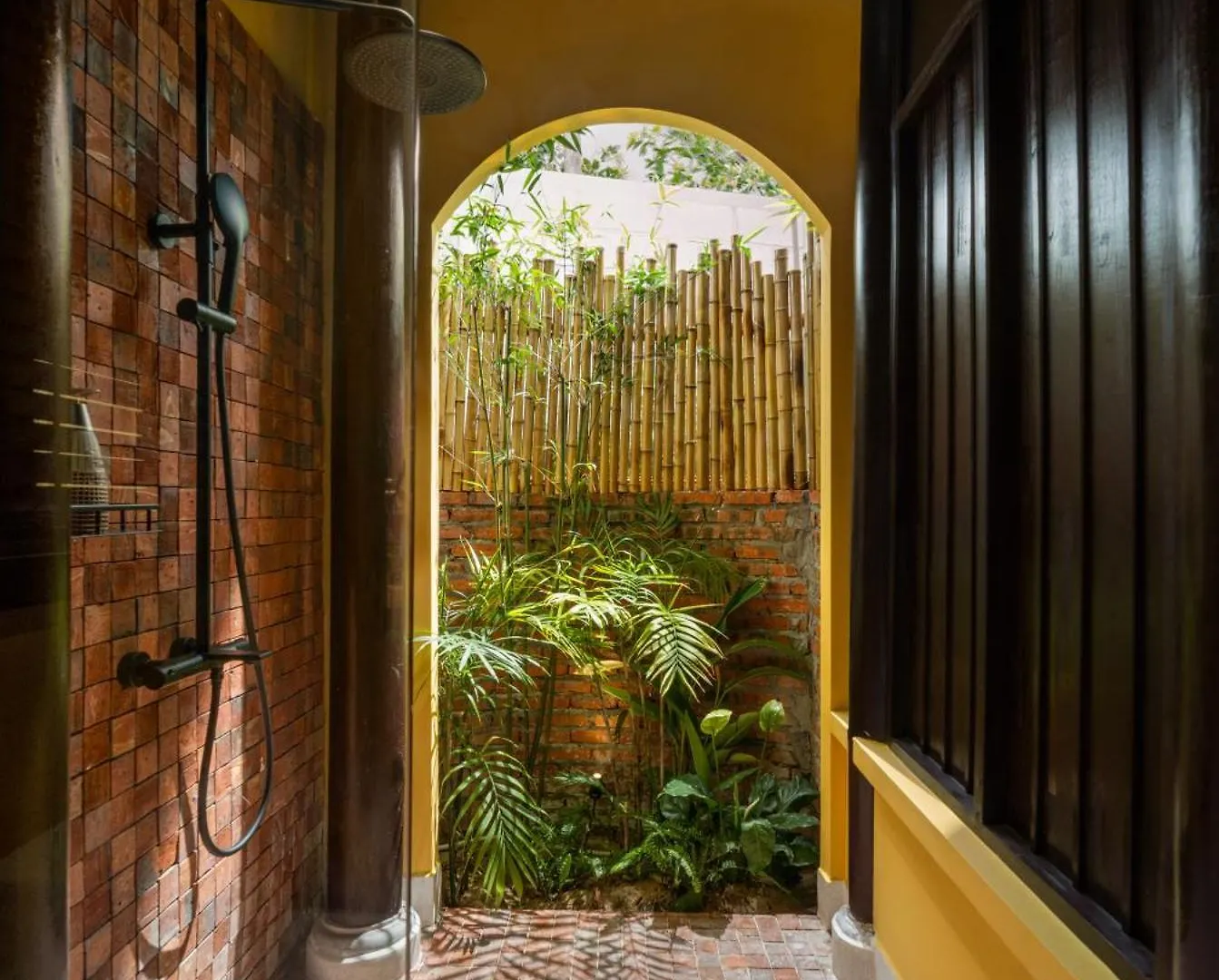 Demin Villa Hoi An - Pool And Bbq Garden
