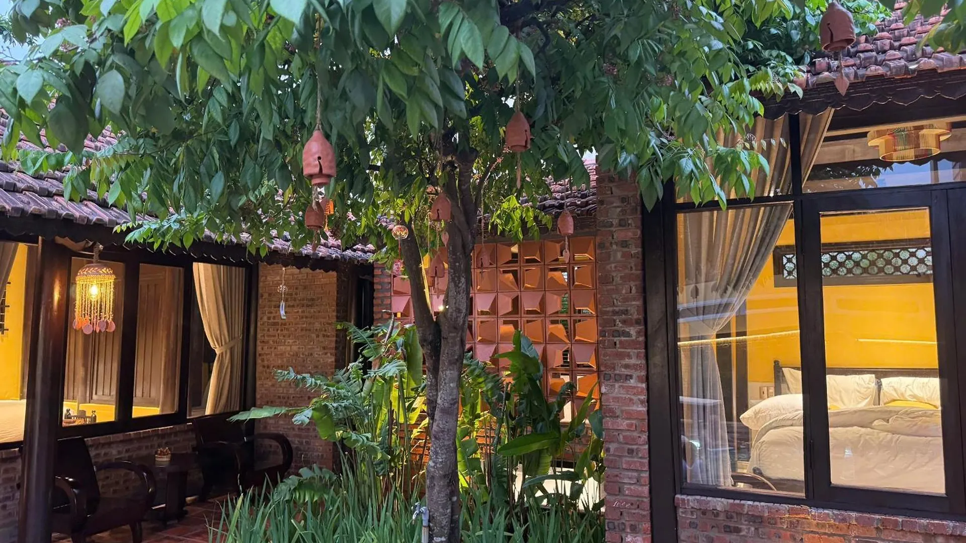 Demin Villa Hoi An - Pool And Bbq Garden